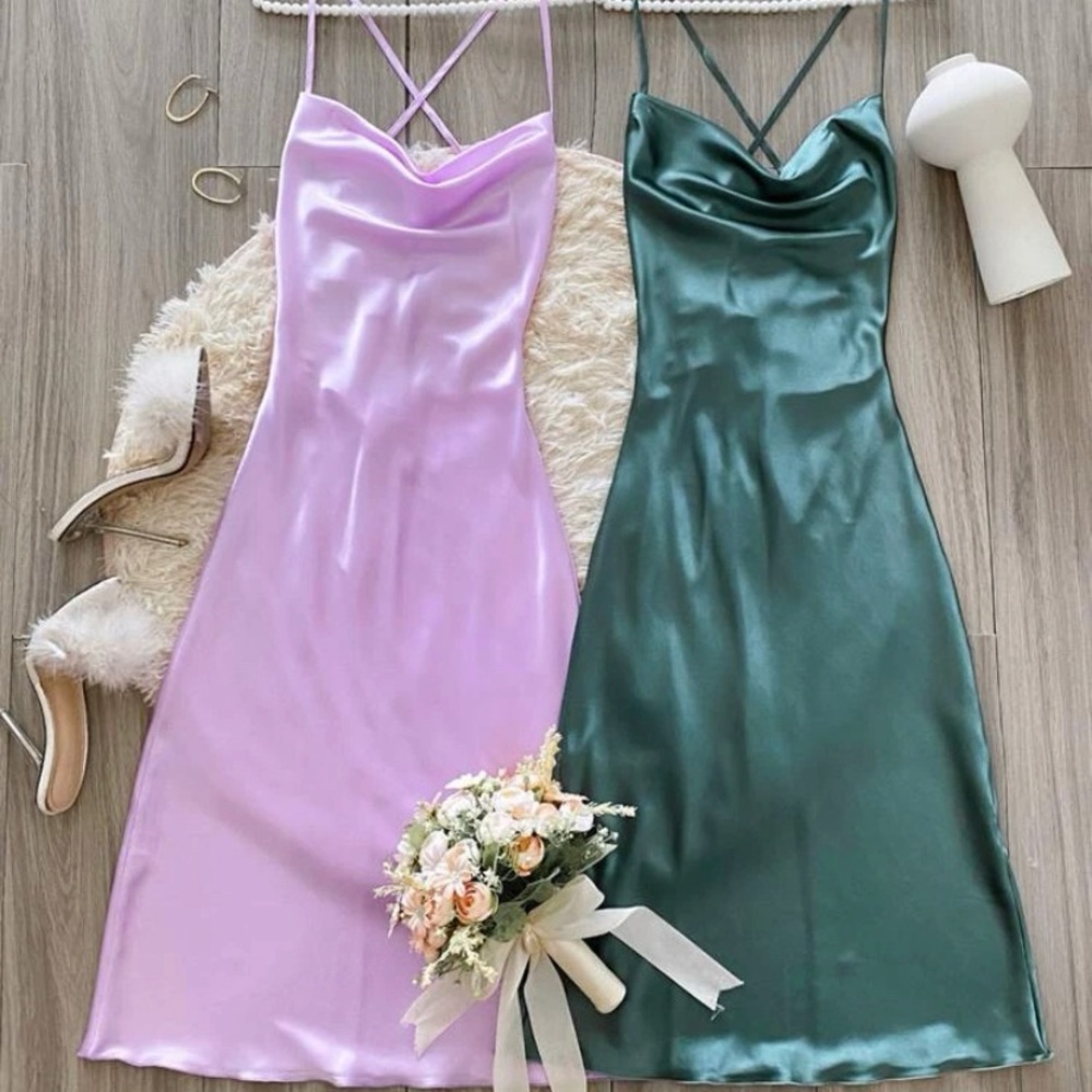2 same dresses 2 different colors